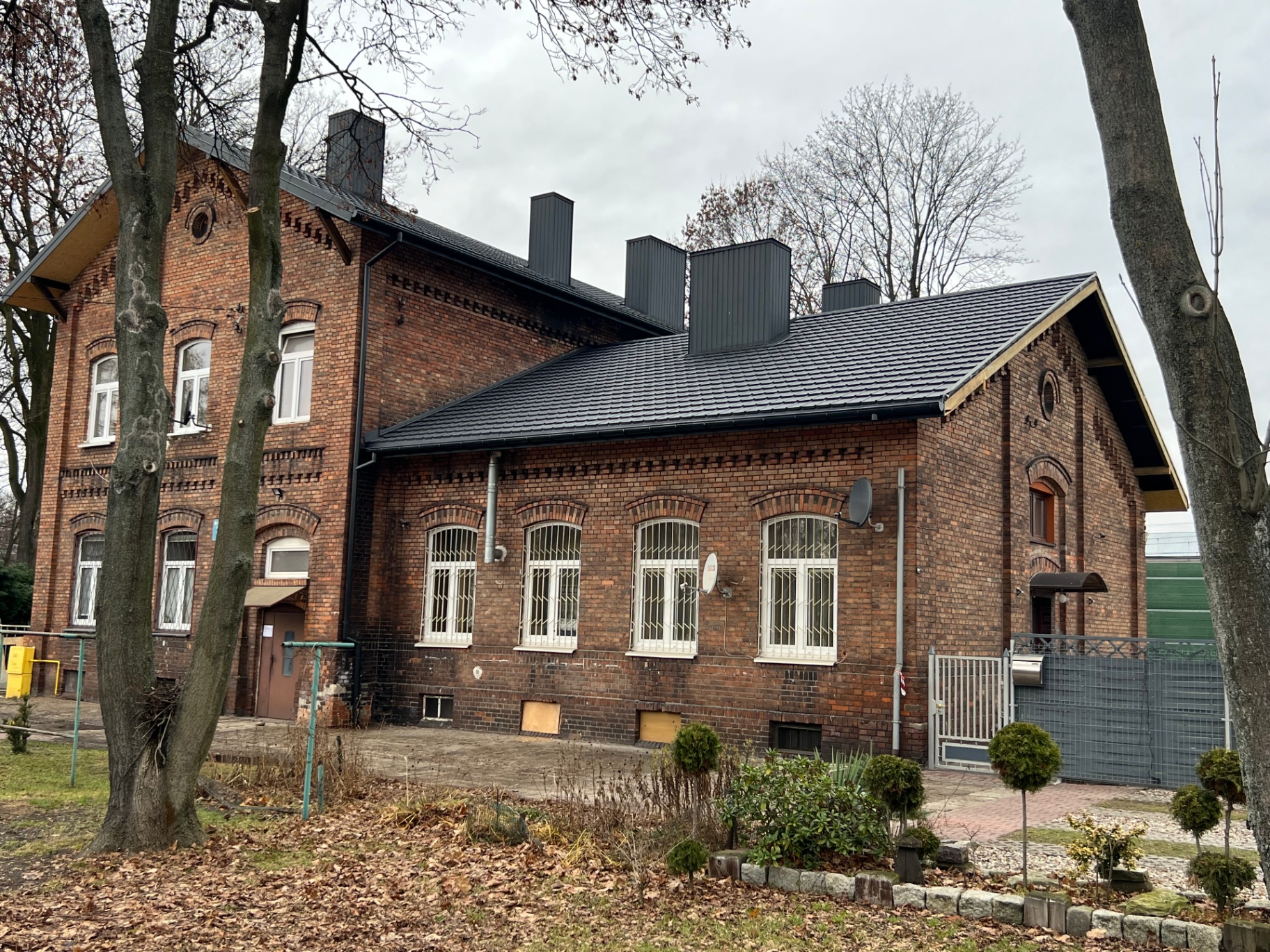 Budynek po wymianie dachu — efekt końcowy