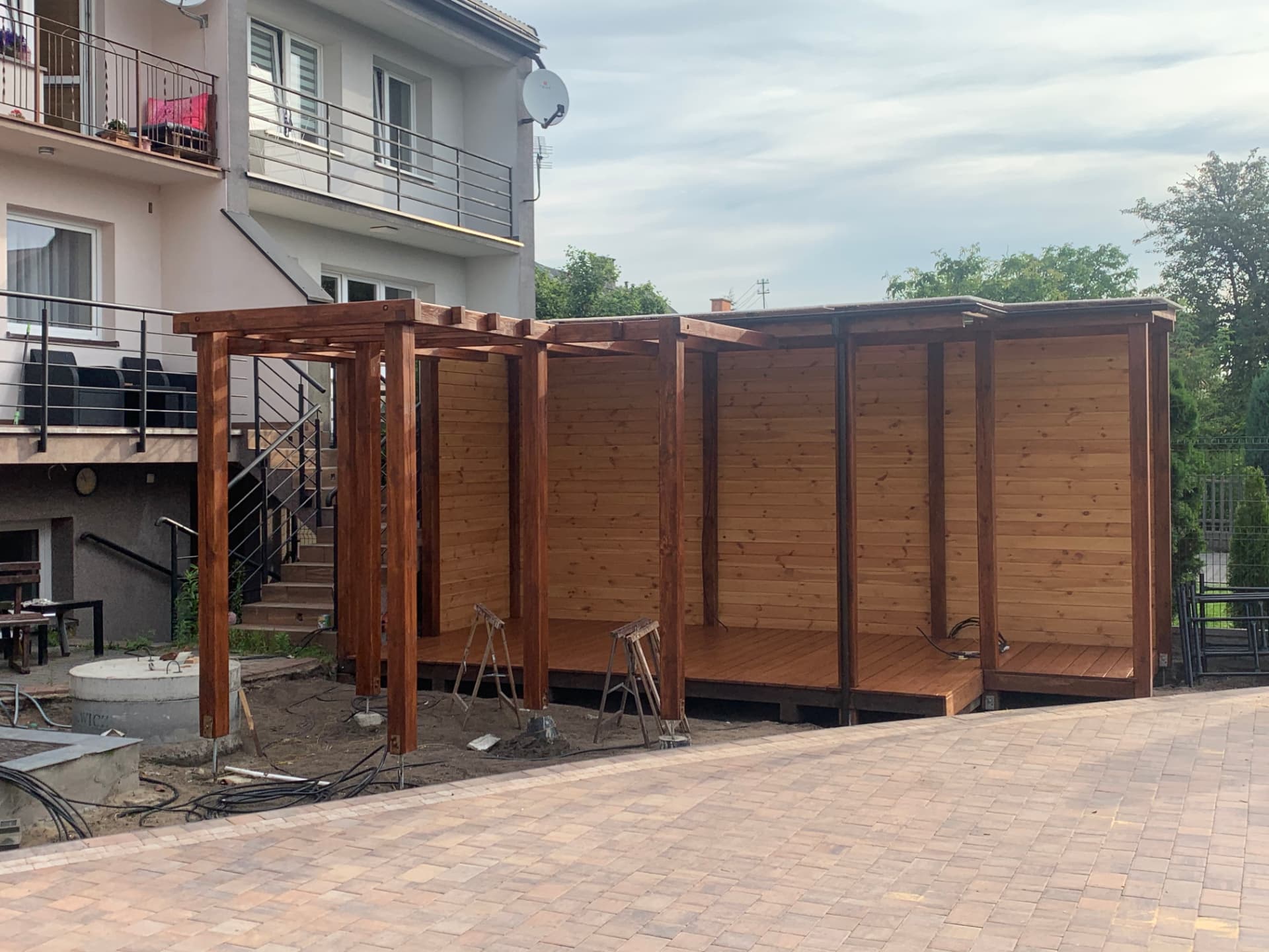 Podłoże i pierwsze elementy konstrukcji drewnianej